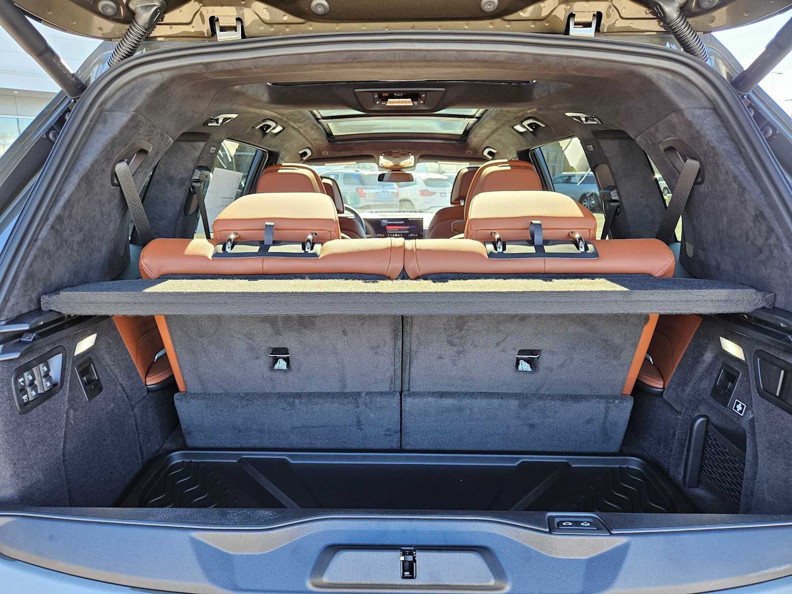 2026 BMW X7 M60i M60i