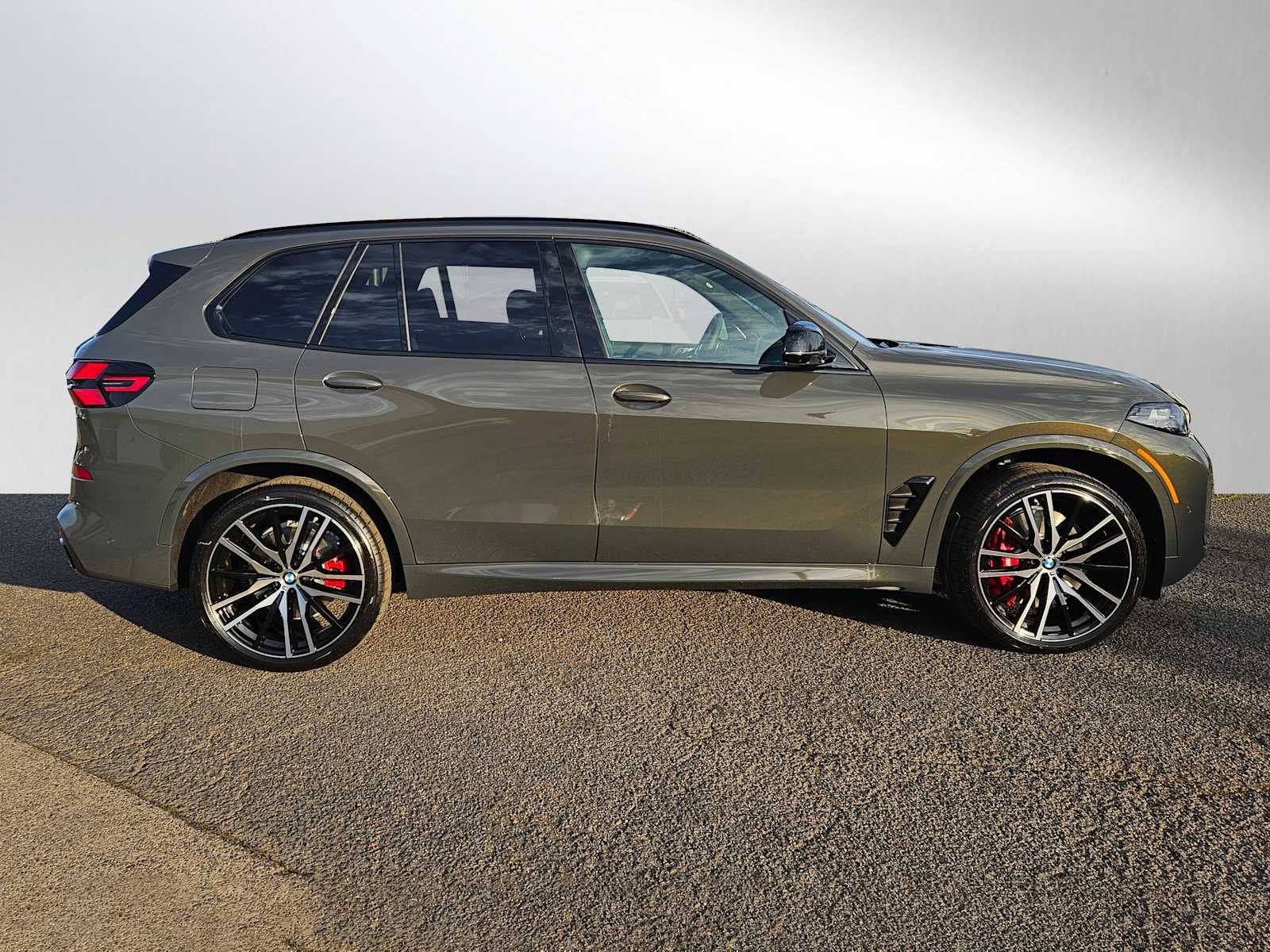2026 BMW X5 M60i M60i
