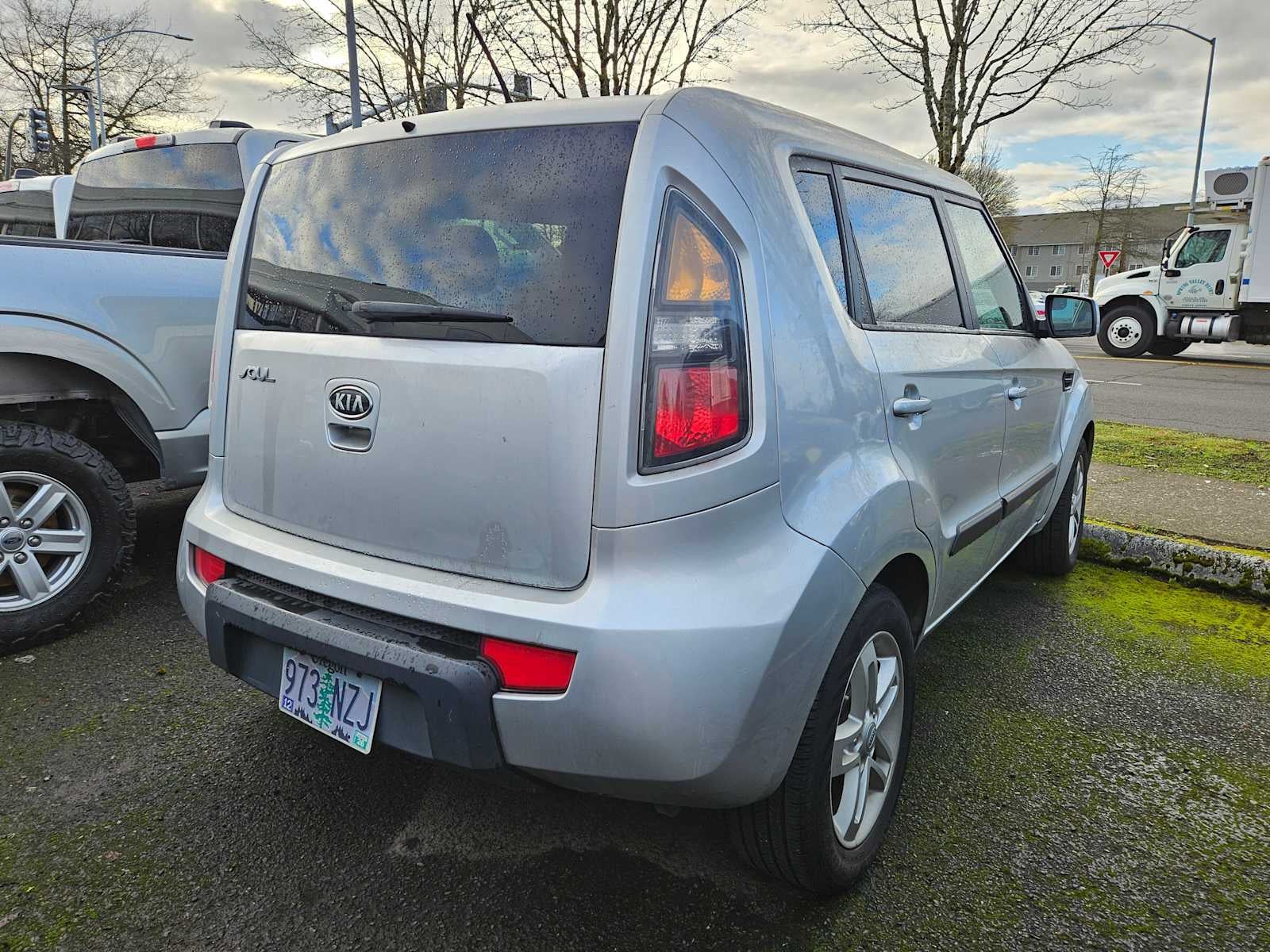 Used 2011 Kia Soul Base with VIN KNDJT2A20B7705799 for sale in Eugene, OR