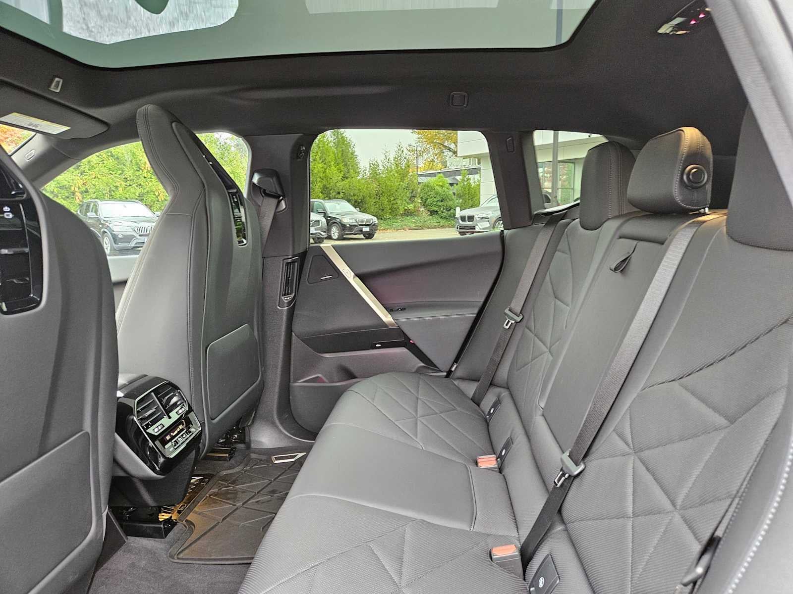 2025 BMW iX xDrive50