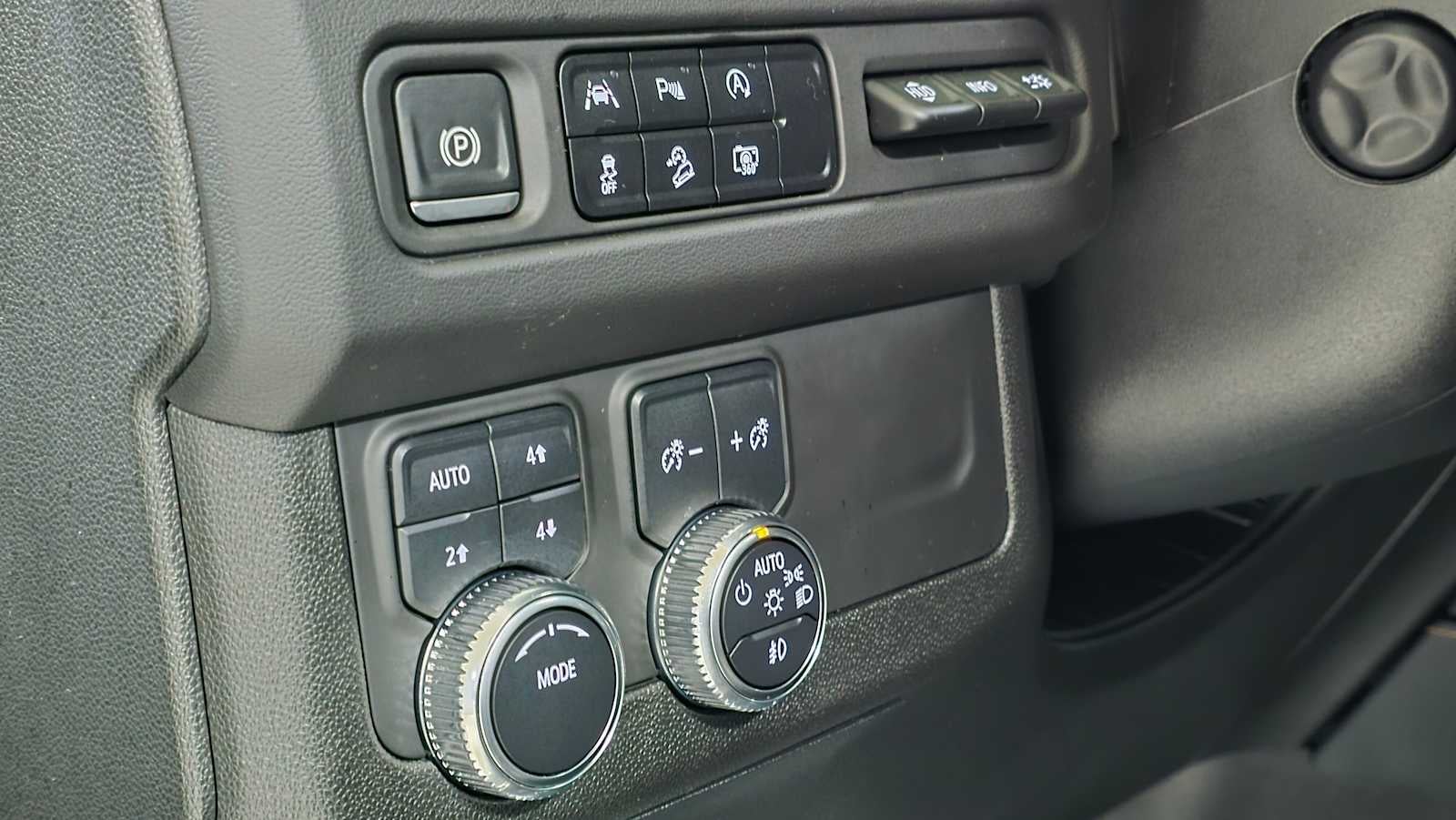 2024 GMC Yukon XL AT4