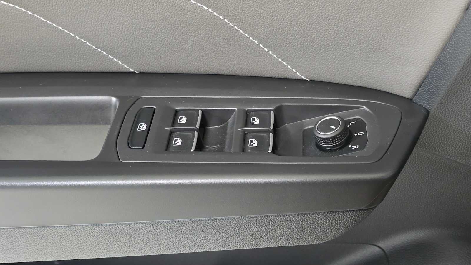 2023 Volkswagen Atlas Cross Sport 2.0T SE w/Technology