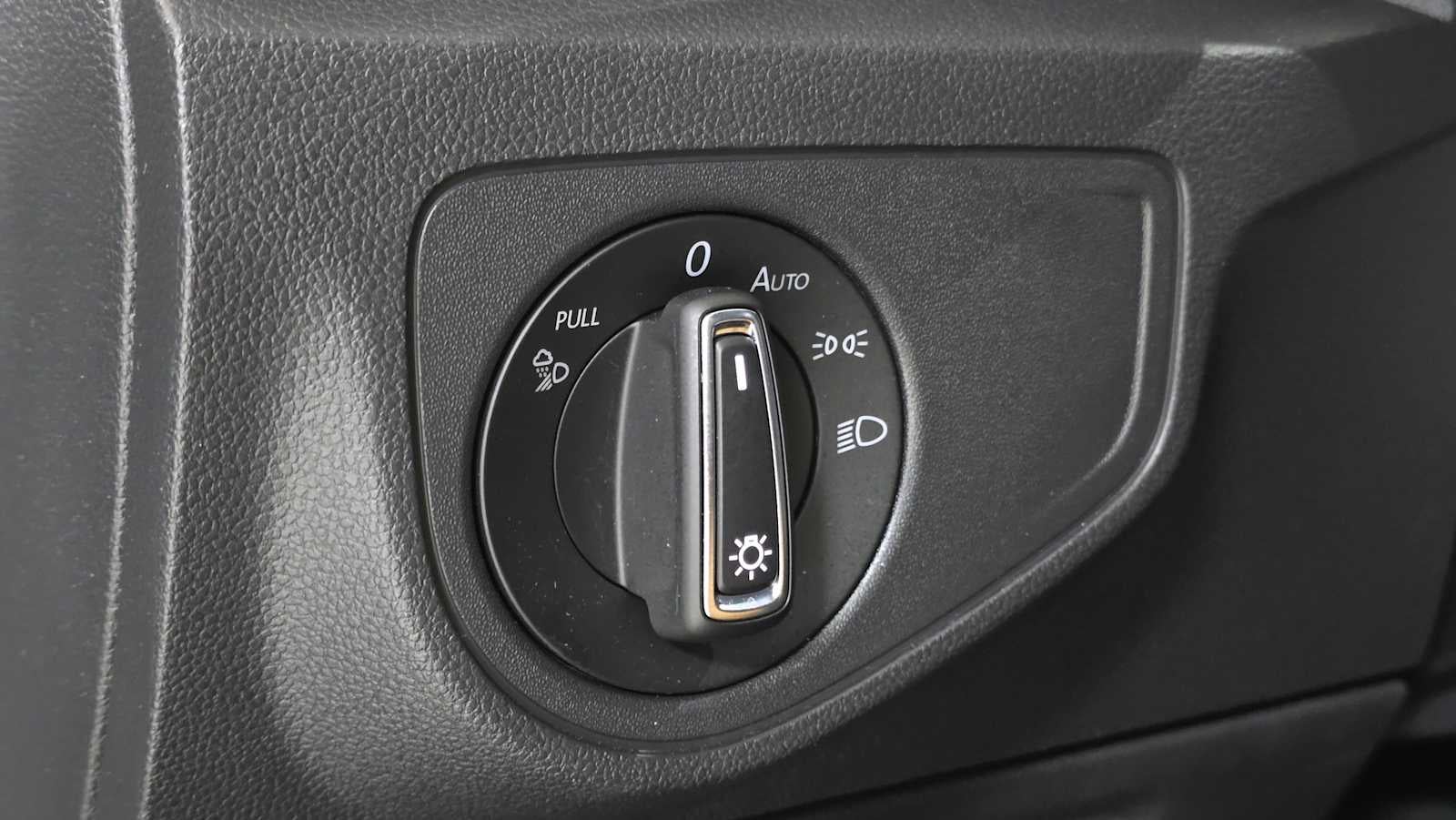 2023 Volkswagen Atlas Cross Sport 2.0T SE w/Technology