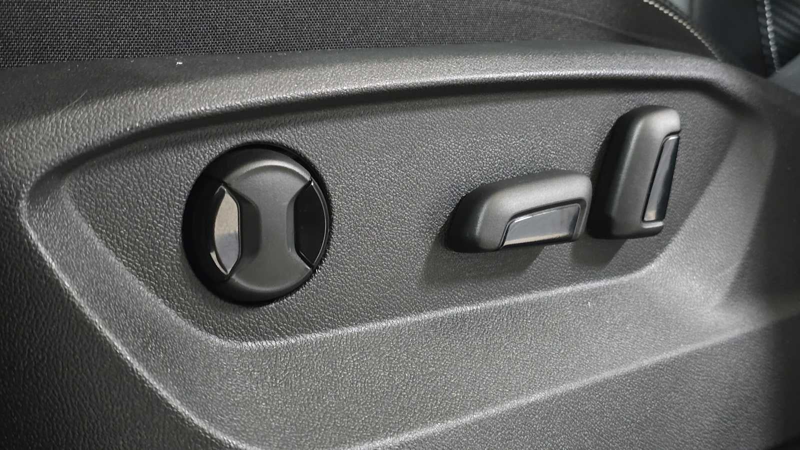 2023 Volkswagen Atlas Cross Sport 2.0T SE w/Technology