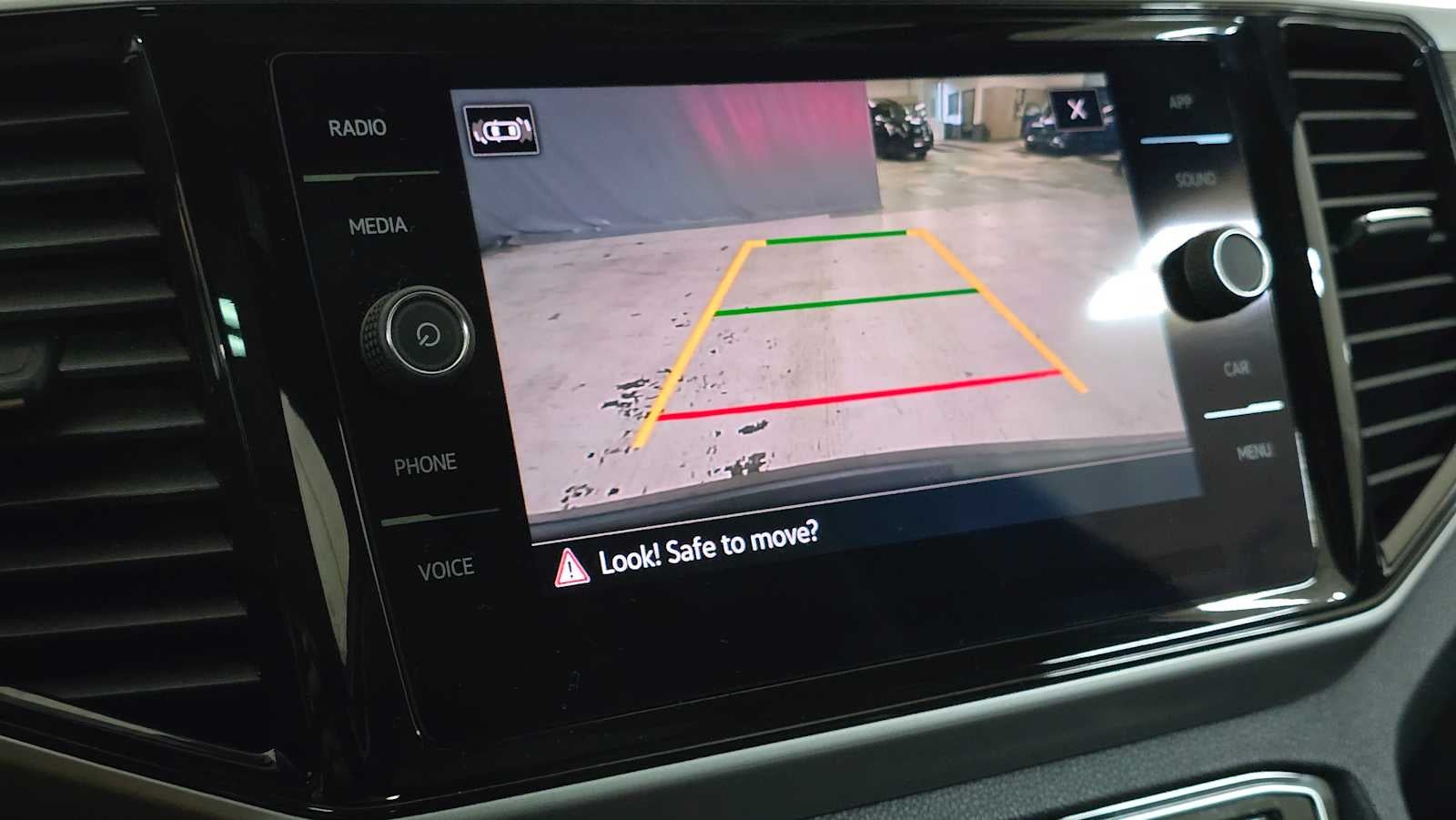 2023 Volkswagen Atlas Cross Sport 2.0T SE w/Technology