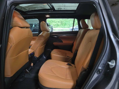 2022 Toyota Highlander Platinum