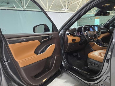 2022 Toyota Highlander Platinum