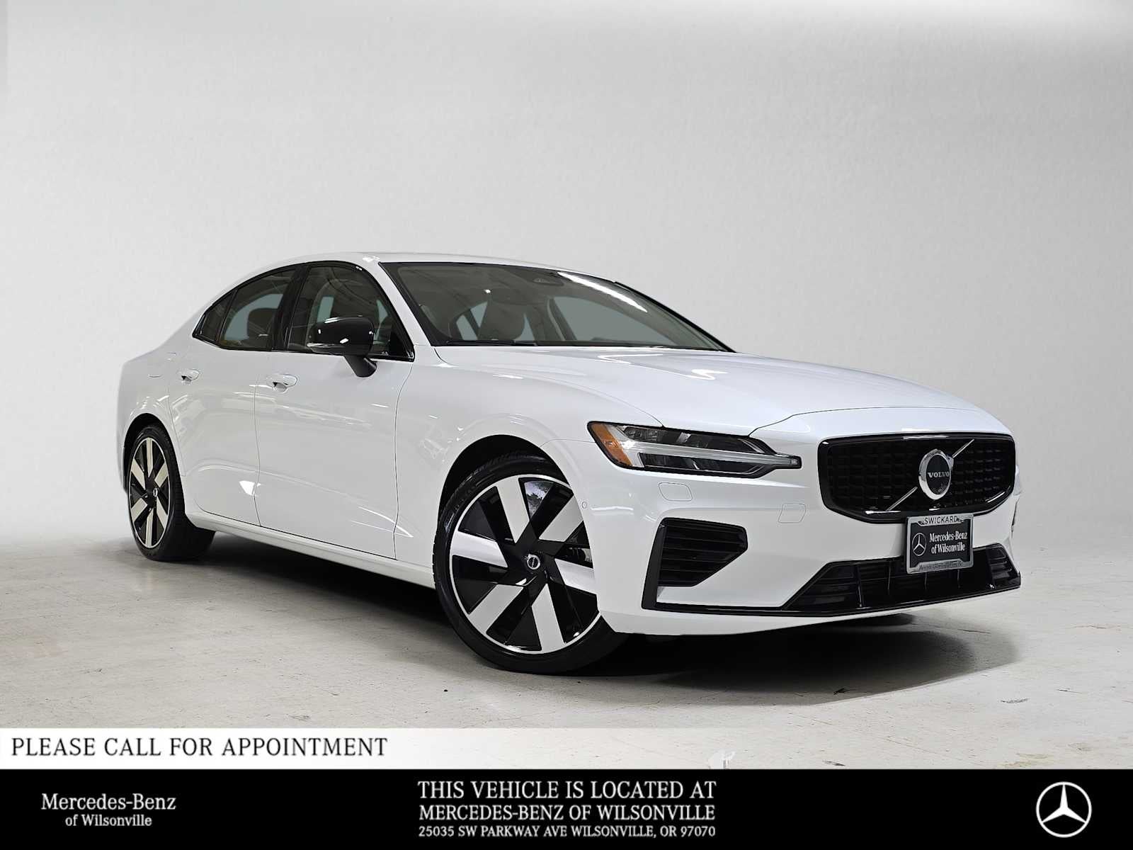 2024 Volvo S60 Recharge Plug-In Hybrid Ultimate Dark Theme
