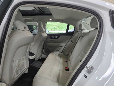2024 Volvo S60 Recharge Plug-In Hybrid Ultimate Dark Theme