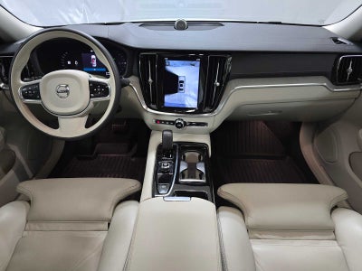 2024 Volvo S60 Recharge Plug-In Hybrid Ultimate Dark Theme