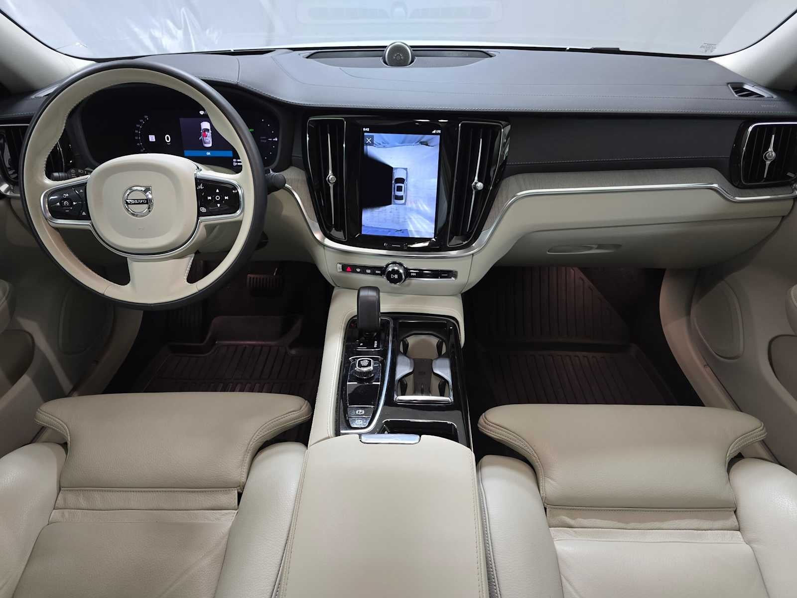 2024 Volvo S60 Recharge Plug-In Hybrid Ultimate Dark Theme