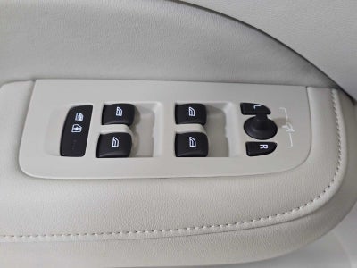 2024 Volvo S60 Recharge Plug-In Hybrid Ultimate Dark Theme