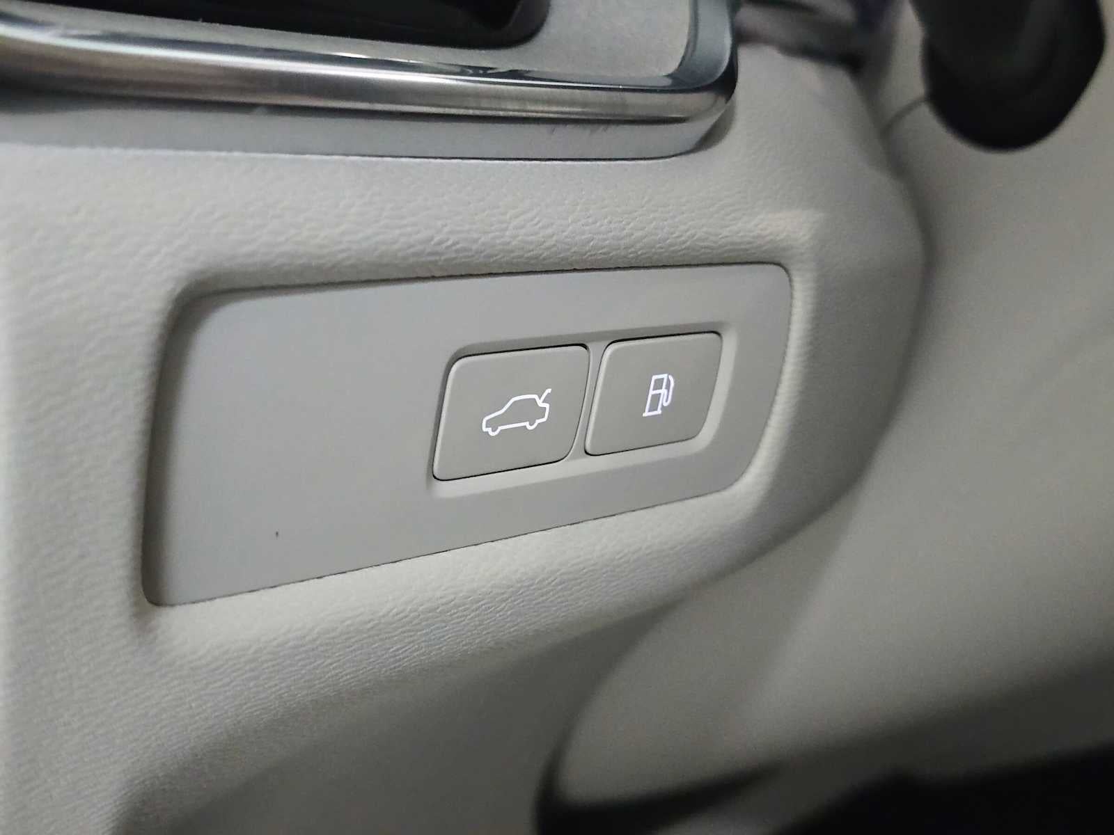 2024 Volvo S60 Recharge Plug-In Hybrid Ultimate Dark Theme