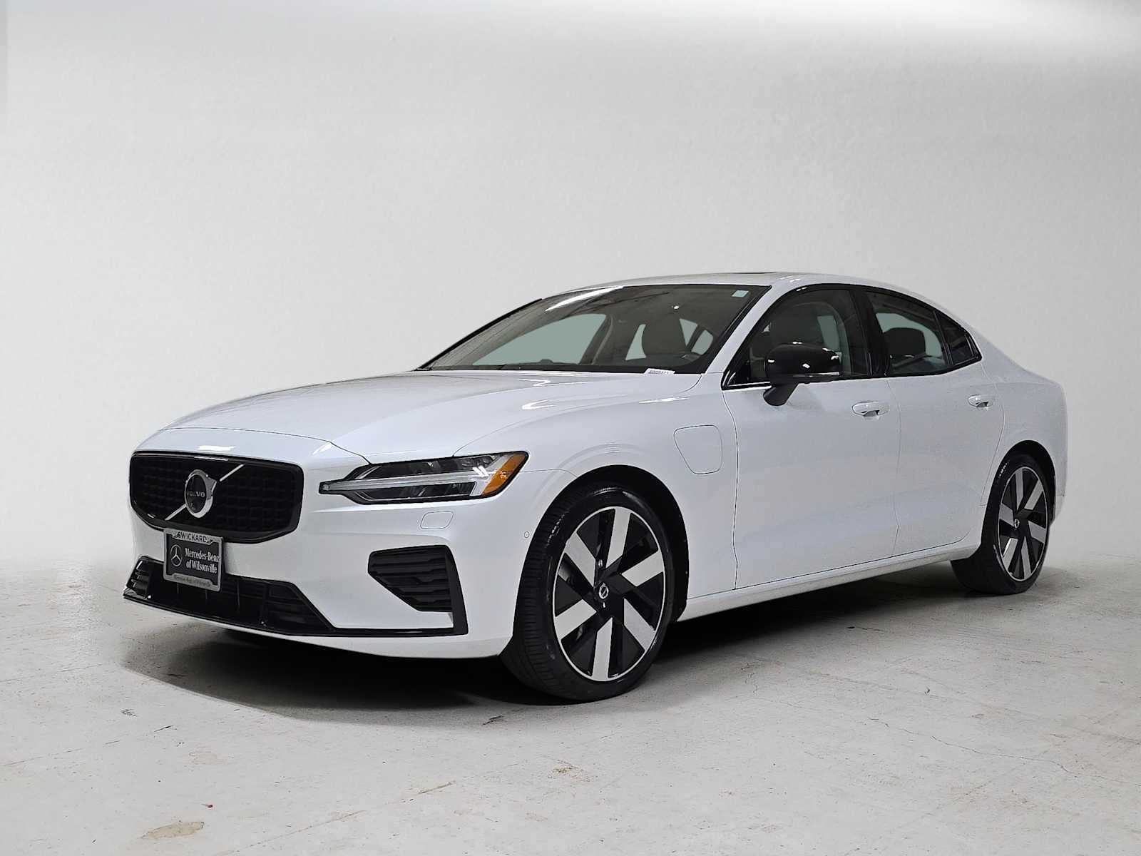 2024 Volvo S60 Recharge Plug-In Hybrid Ultimate Dark Theme