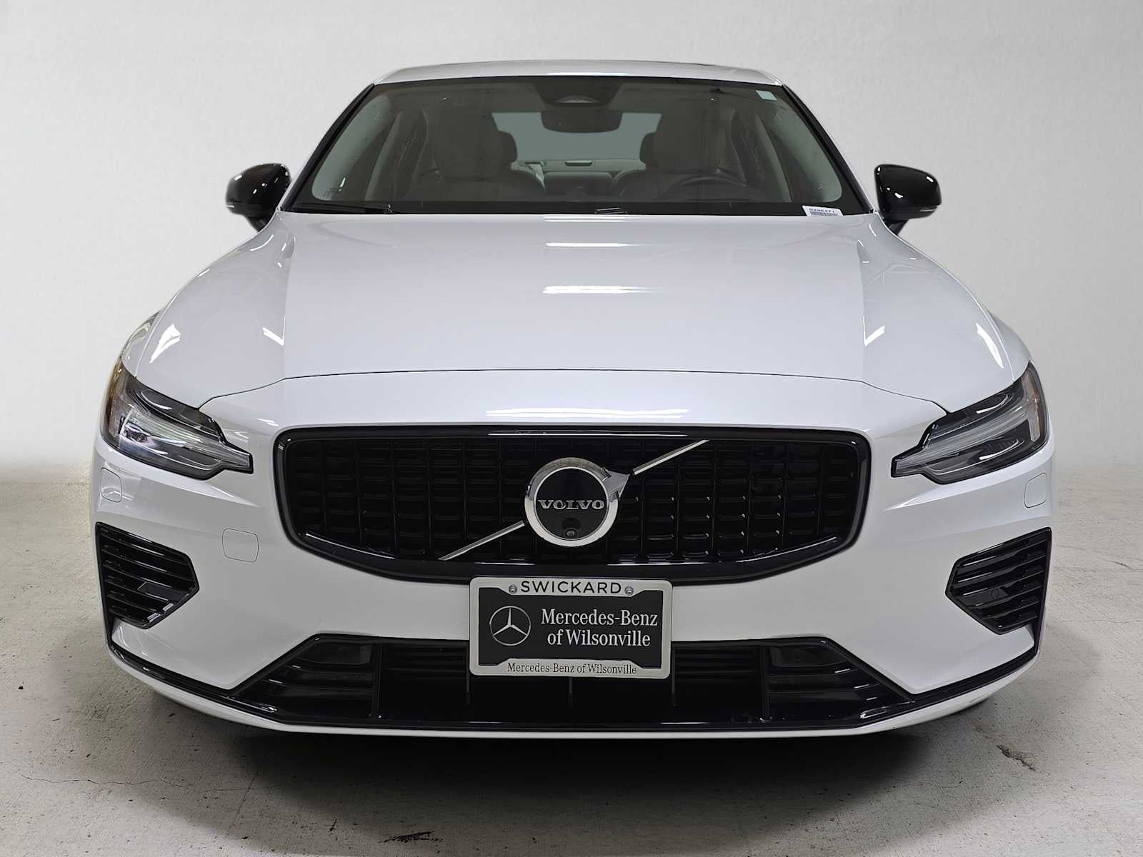 2024 Volvo S60 Recharge Plug-In Hybrid Ultimate Dark Theme