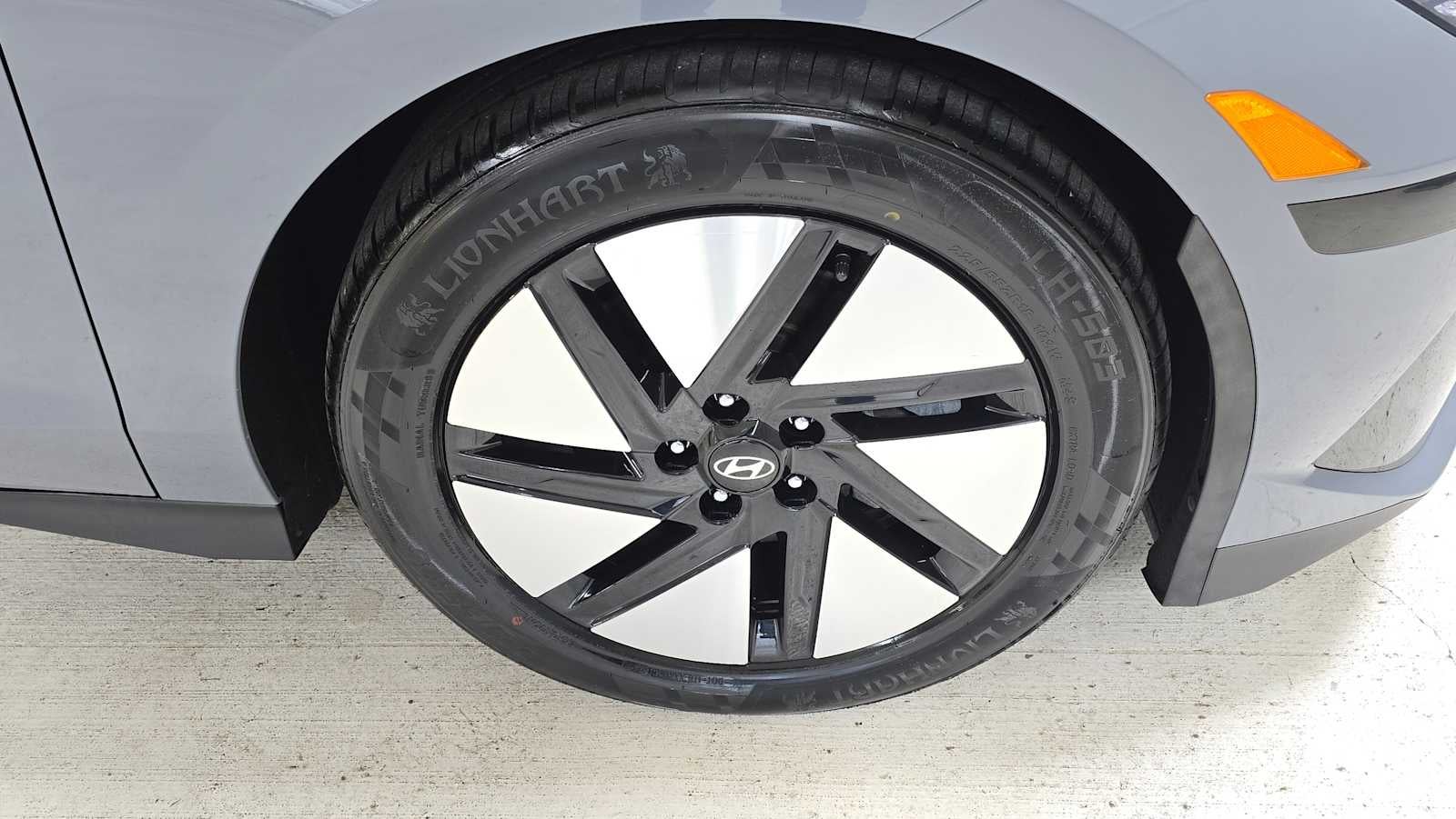 2024 Hyundai IONIQ 6 SE