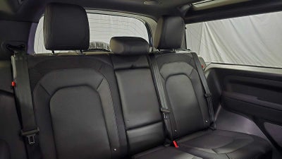 2023 Land Rover Defender X-Dynamic SE