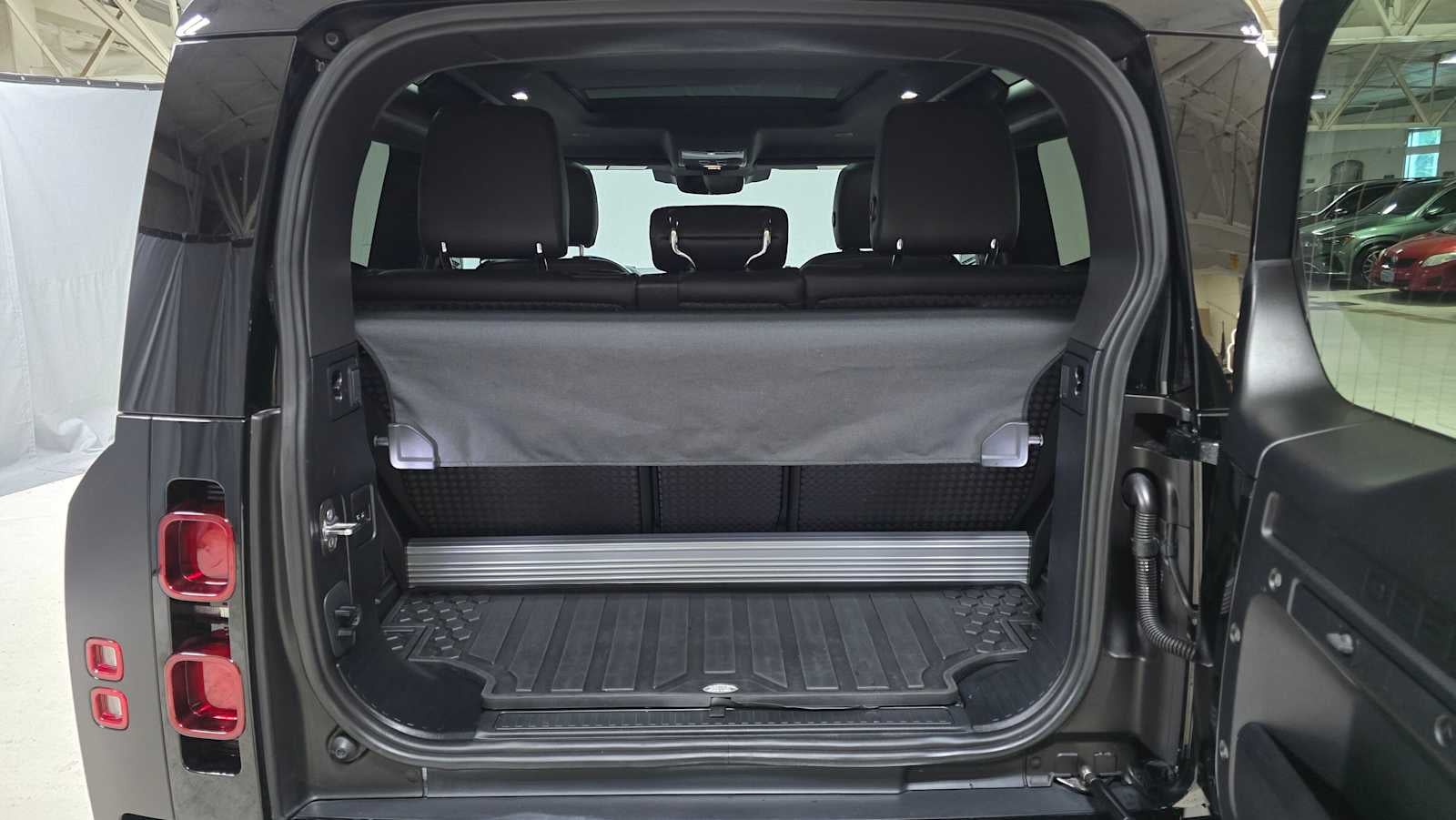 2023 Land Rover Defender X-Dynamic SE