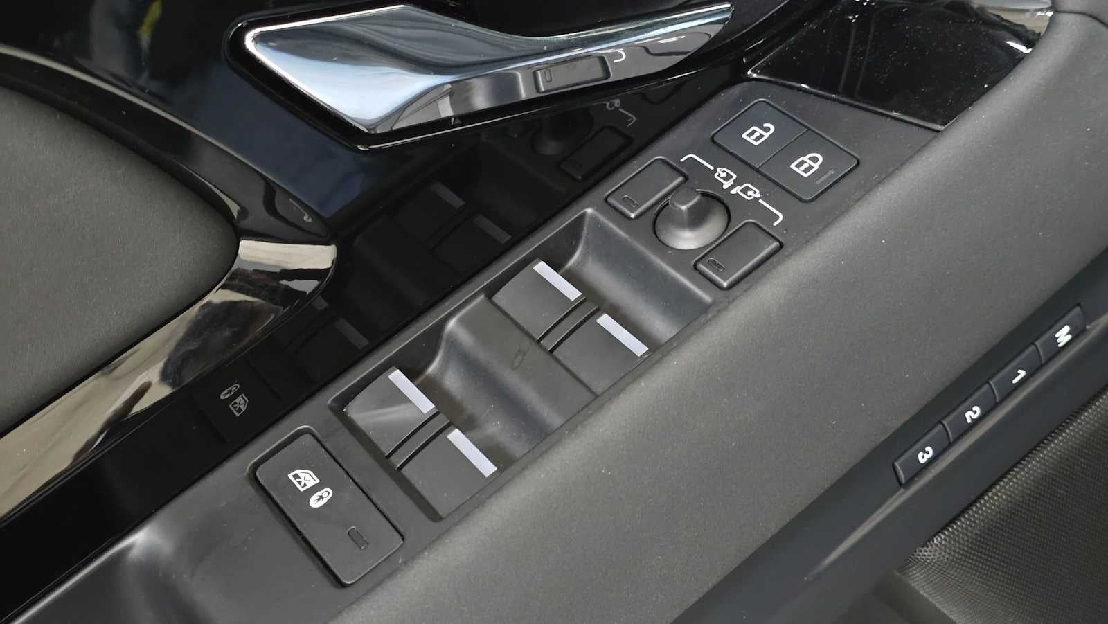 2025 Land Rover Range Rover Evoque Core S