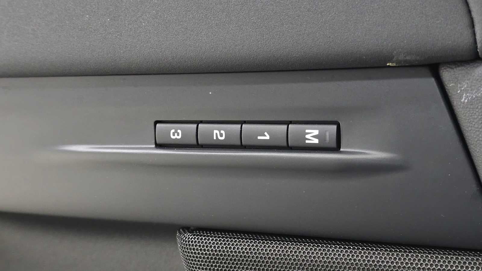 2025 Land Rover Range Rover Evoque Core S
