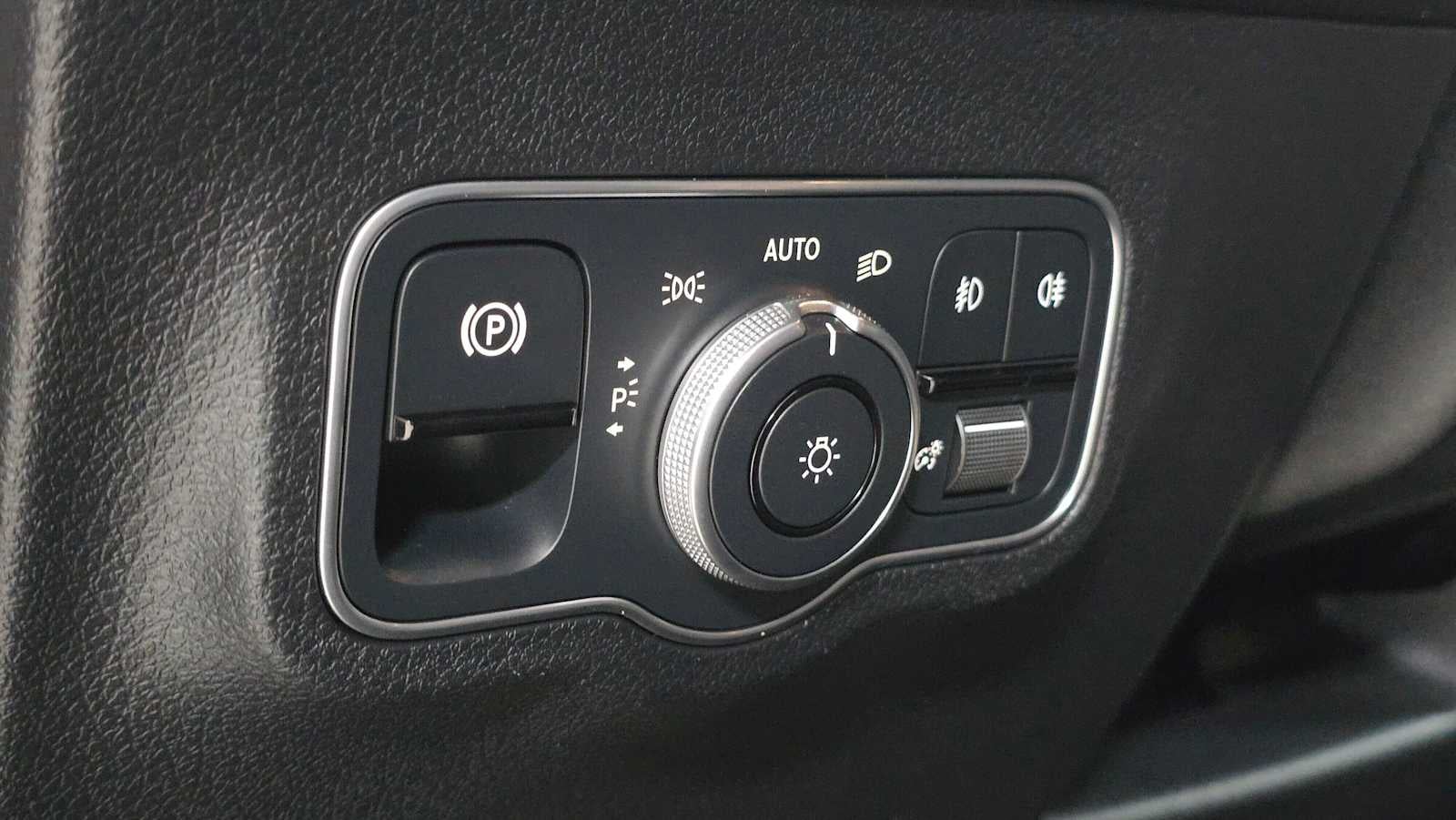 2025 Mercedes-Benz GLB 250 4MATIC® SUV