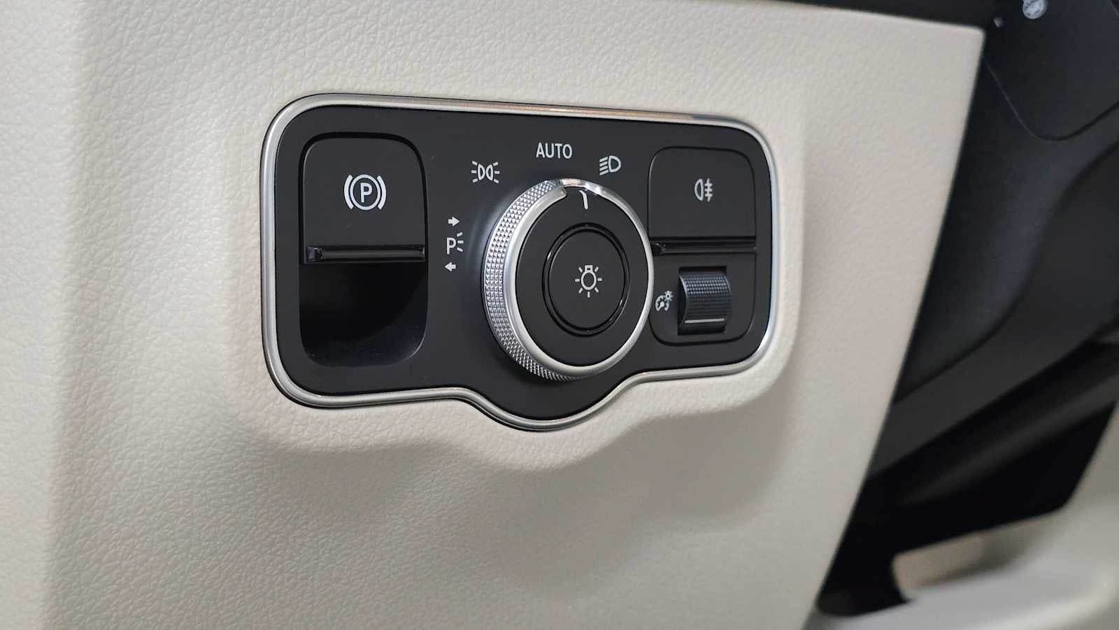2025 Mercedes-Benz EQB 250+ SUV