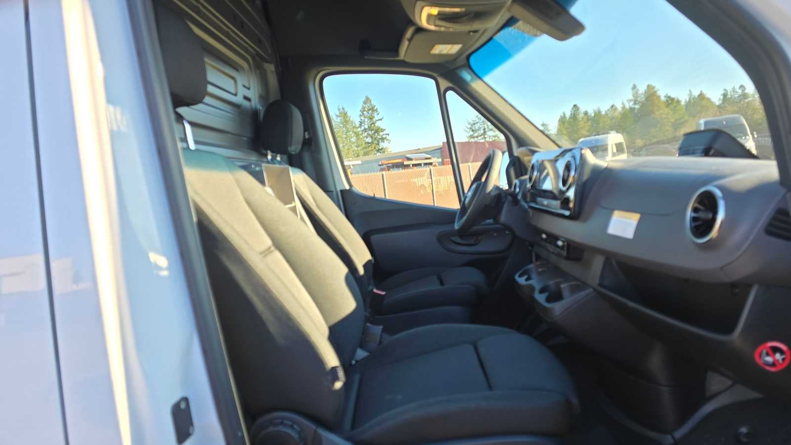 2025 Mercedes-Benz Sprinter 2500 Standard Roof I4 Diesel 144" RWD
