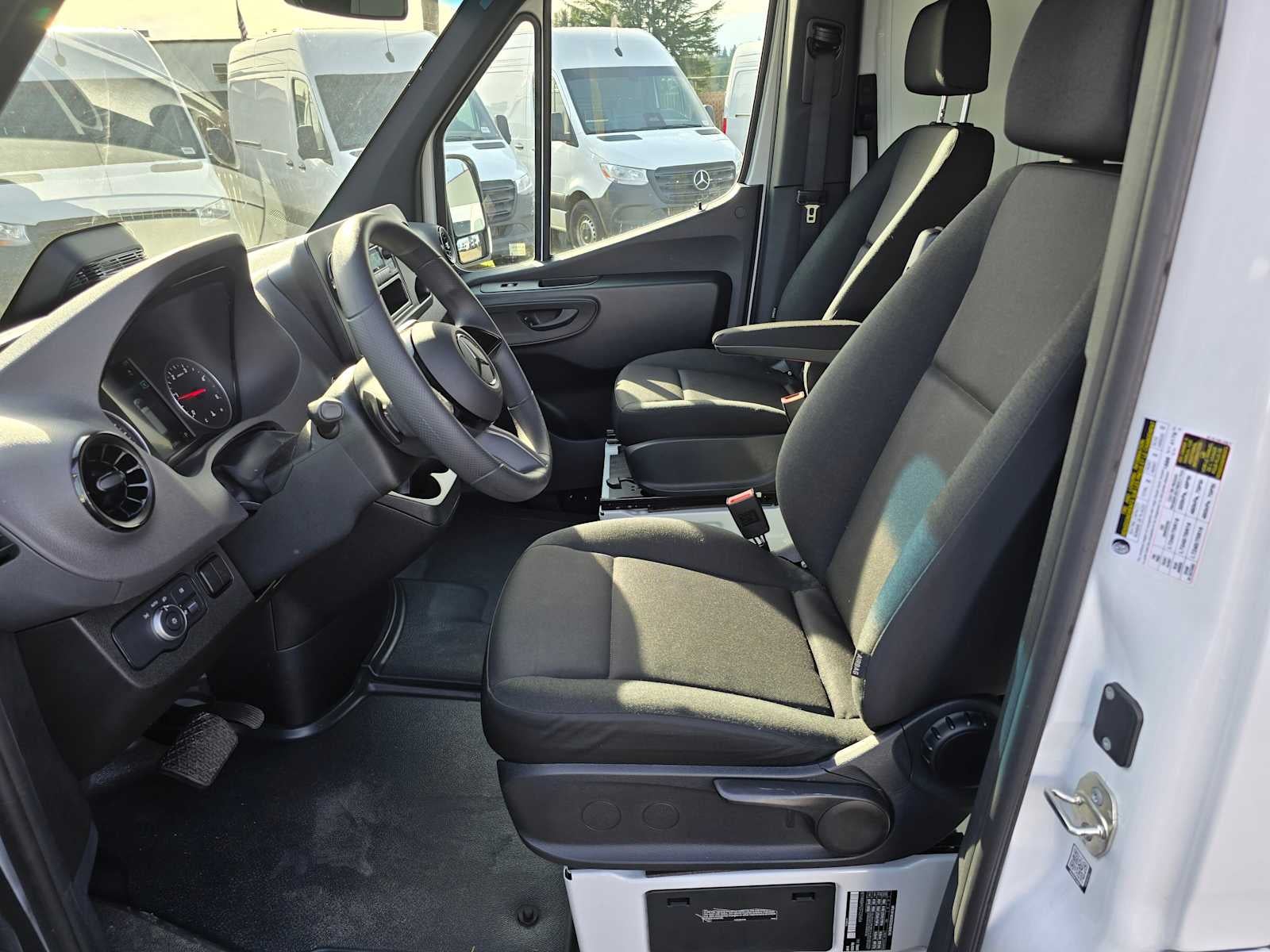 2025 Mercedes-Benz Sprinter 2500 Standard Roof I4 Diesel 144" RWD