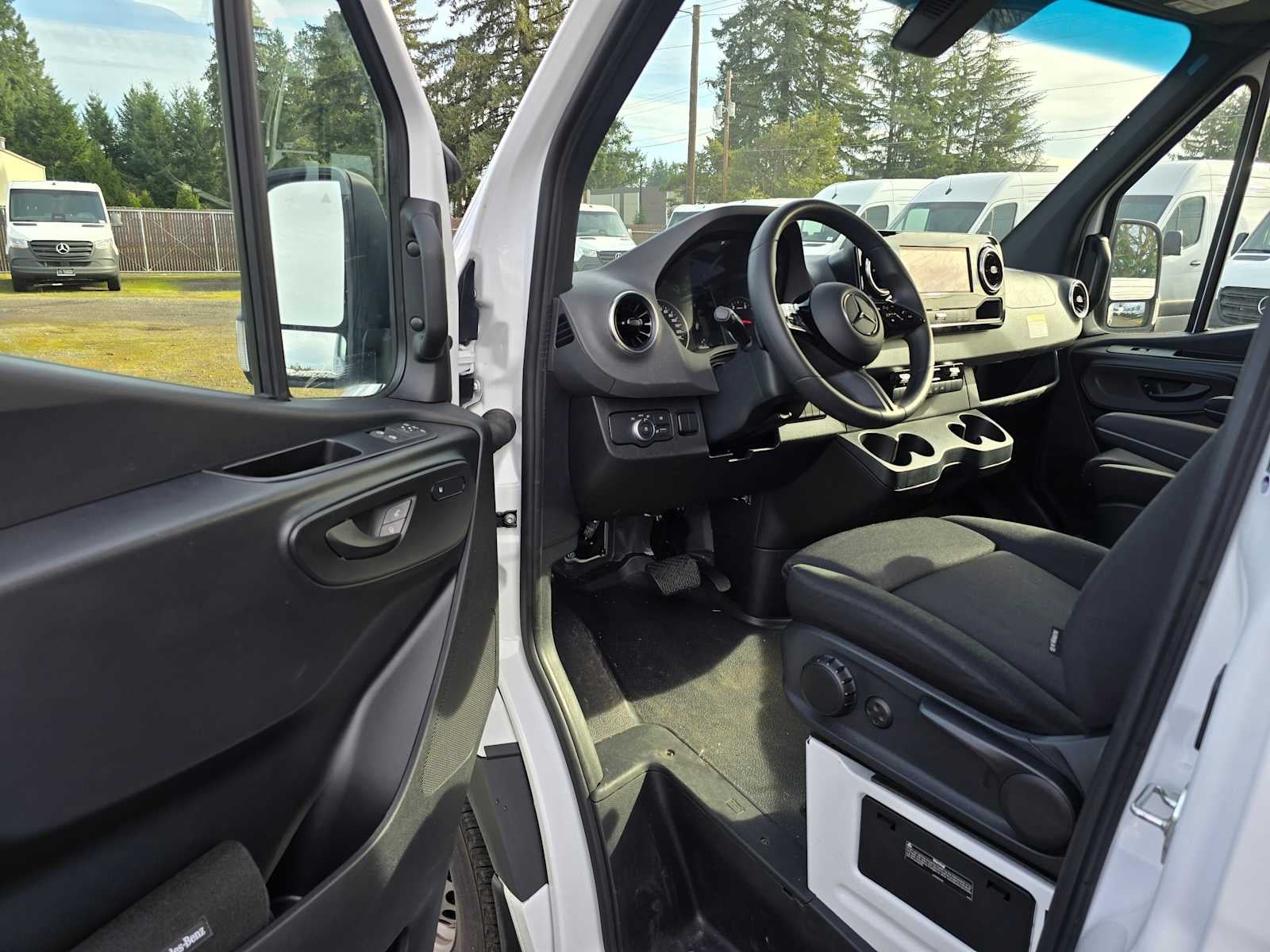 2025 Mercedes-Benz Sprinter 2500 Standard Roof I4 Diesel 144" RWD