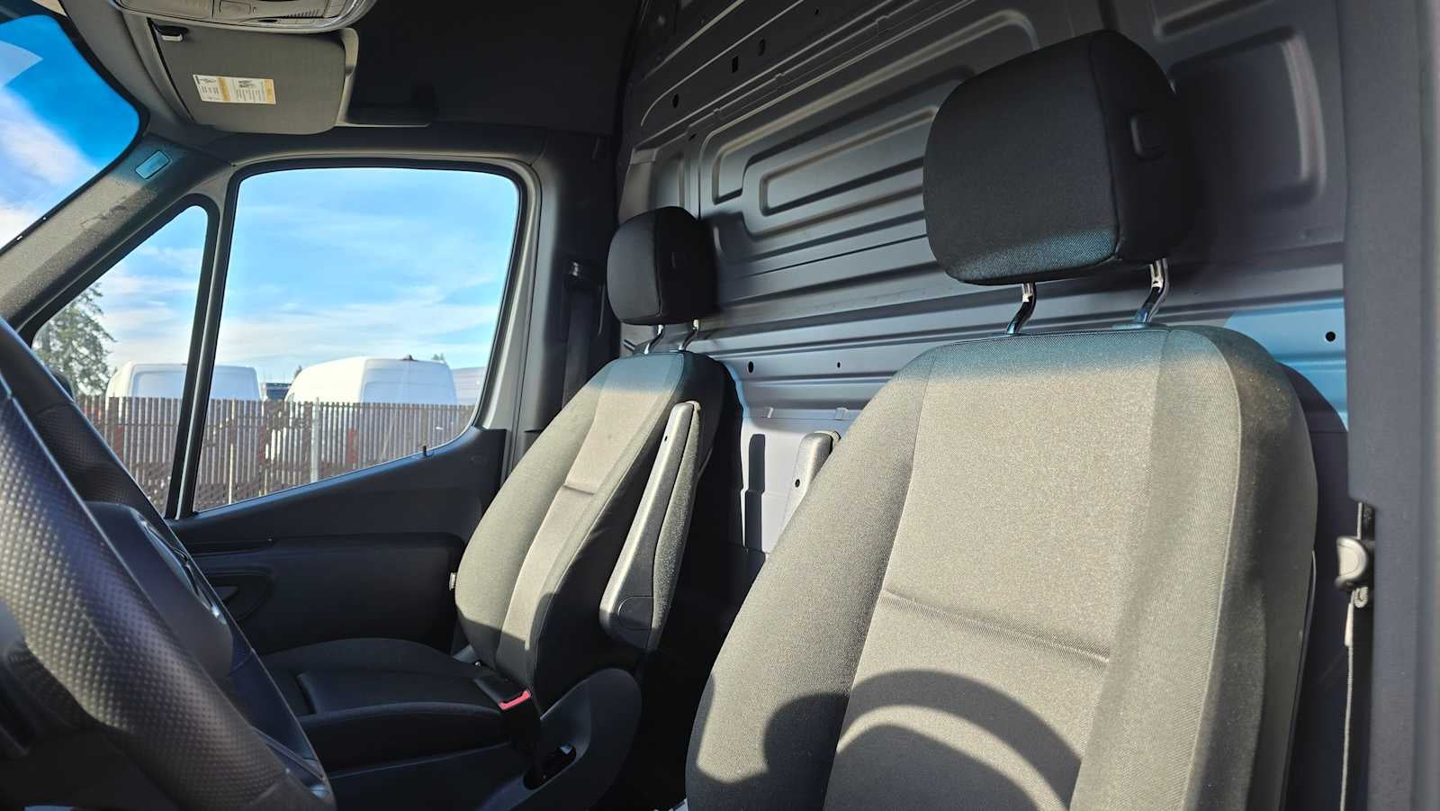 2025 Mercedes-Benz Sprinter 2500 Standard Roof I4 Diesel 144" RWD