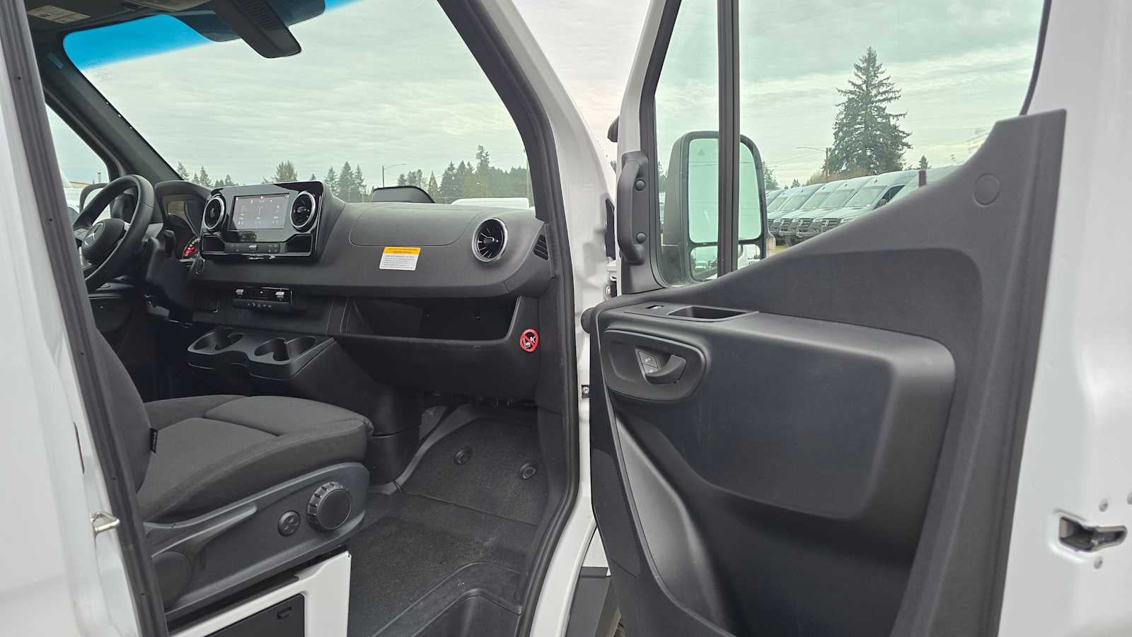 2025 Mercedes-Benz Sprinter 2500 Standard Roof I4 Diesel 144" RWD