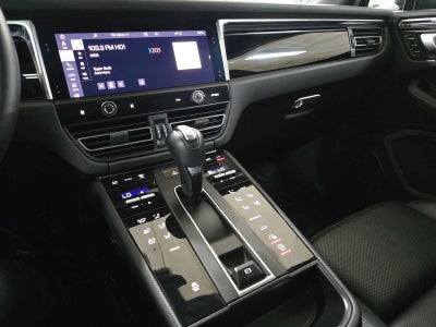 2025 Porsche Macan AWD