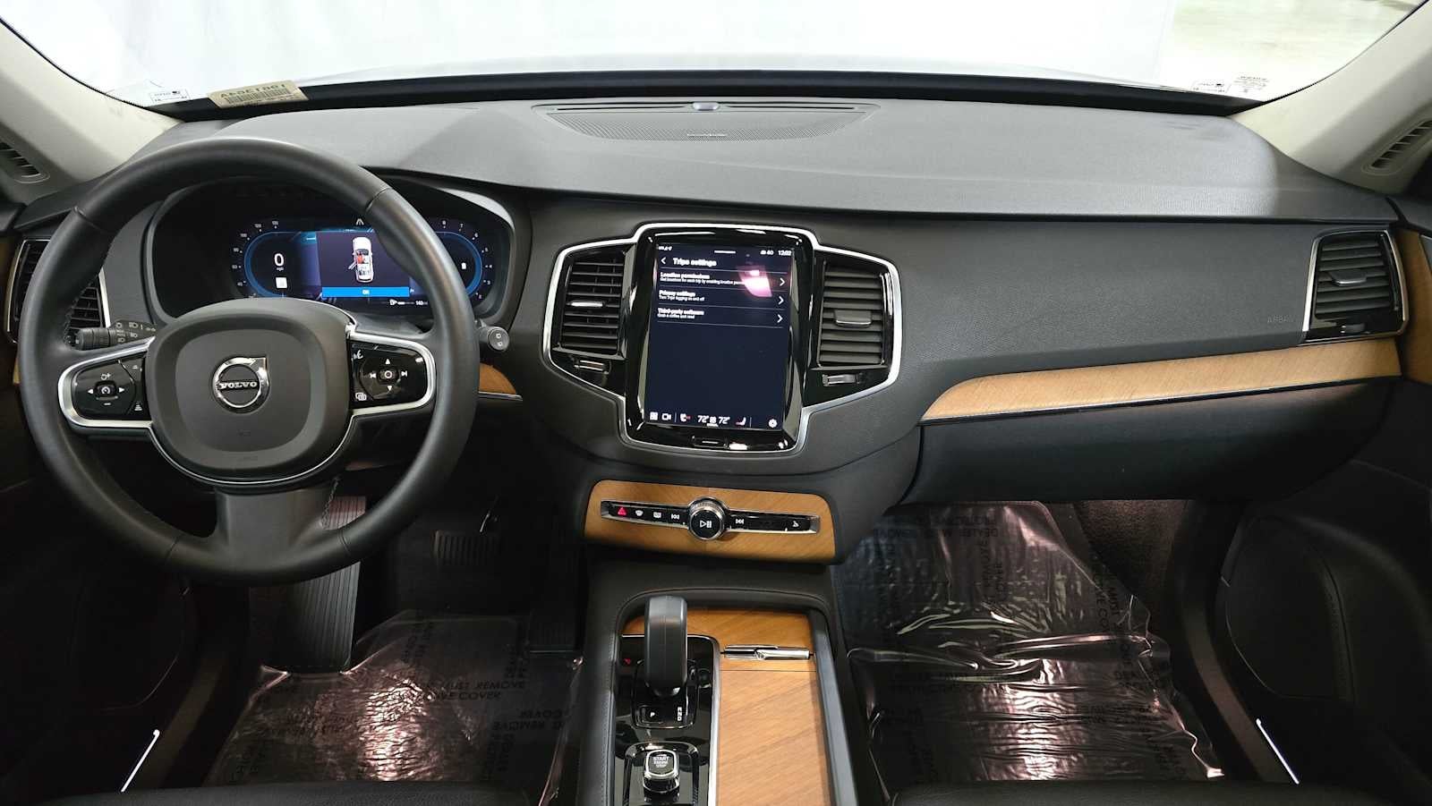 2023 Volvo XC90 Plus