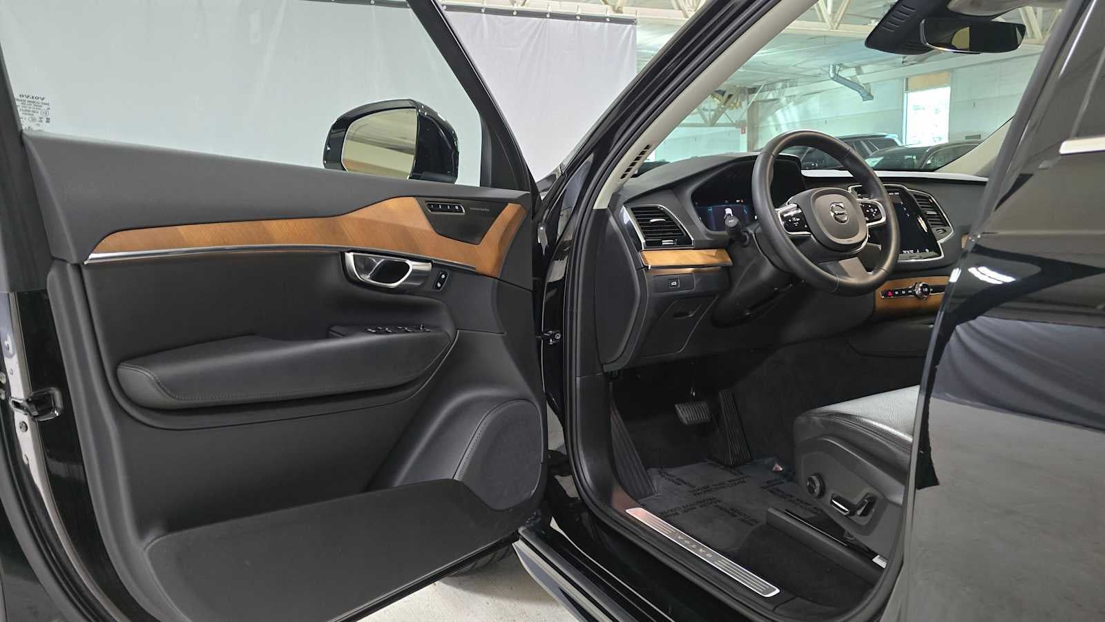 2023 Volvo XC90 Plus