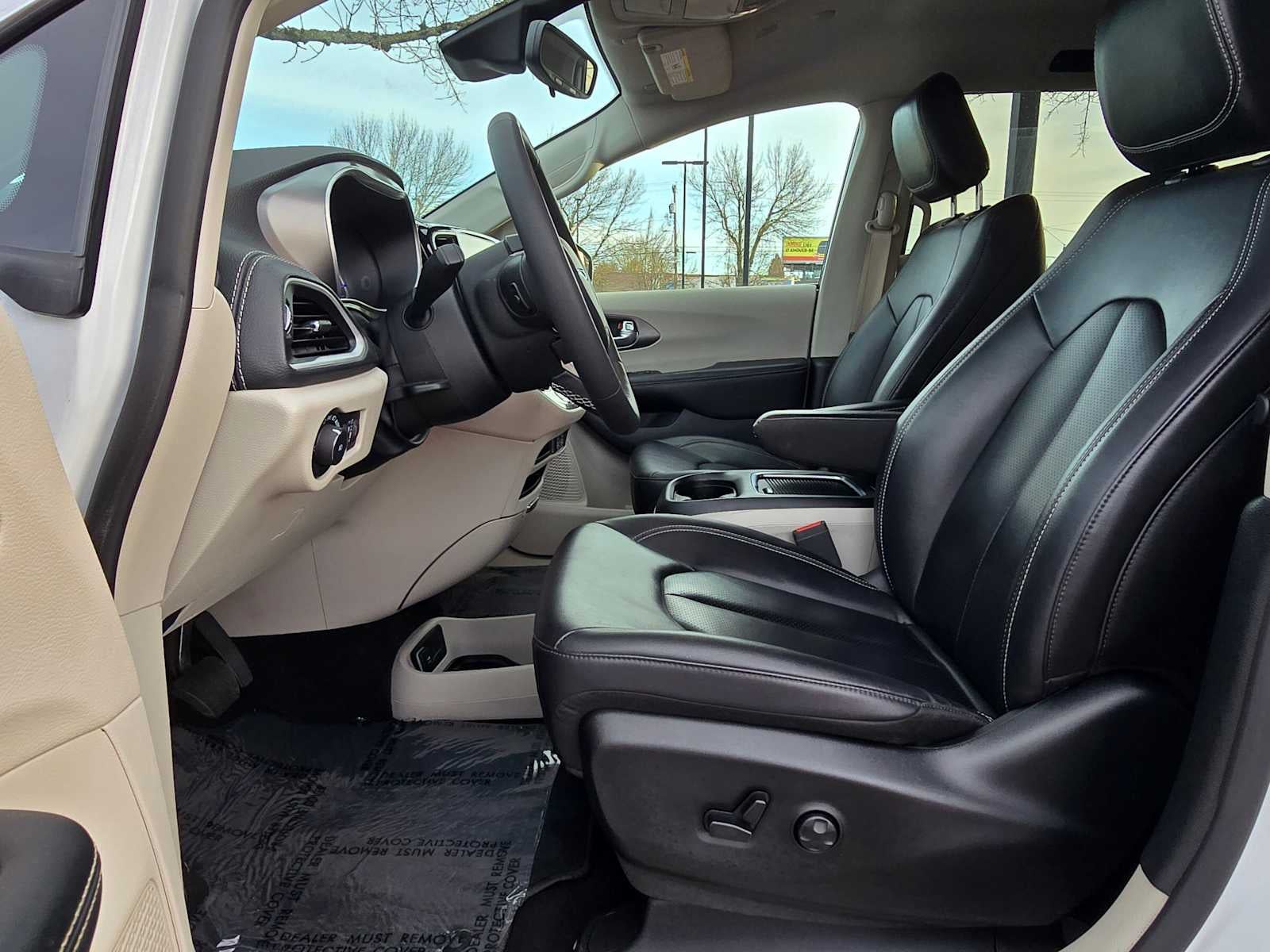 2024 Chrysler Pacifica Hybrid Select