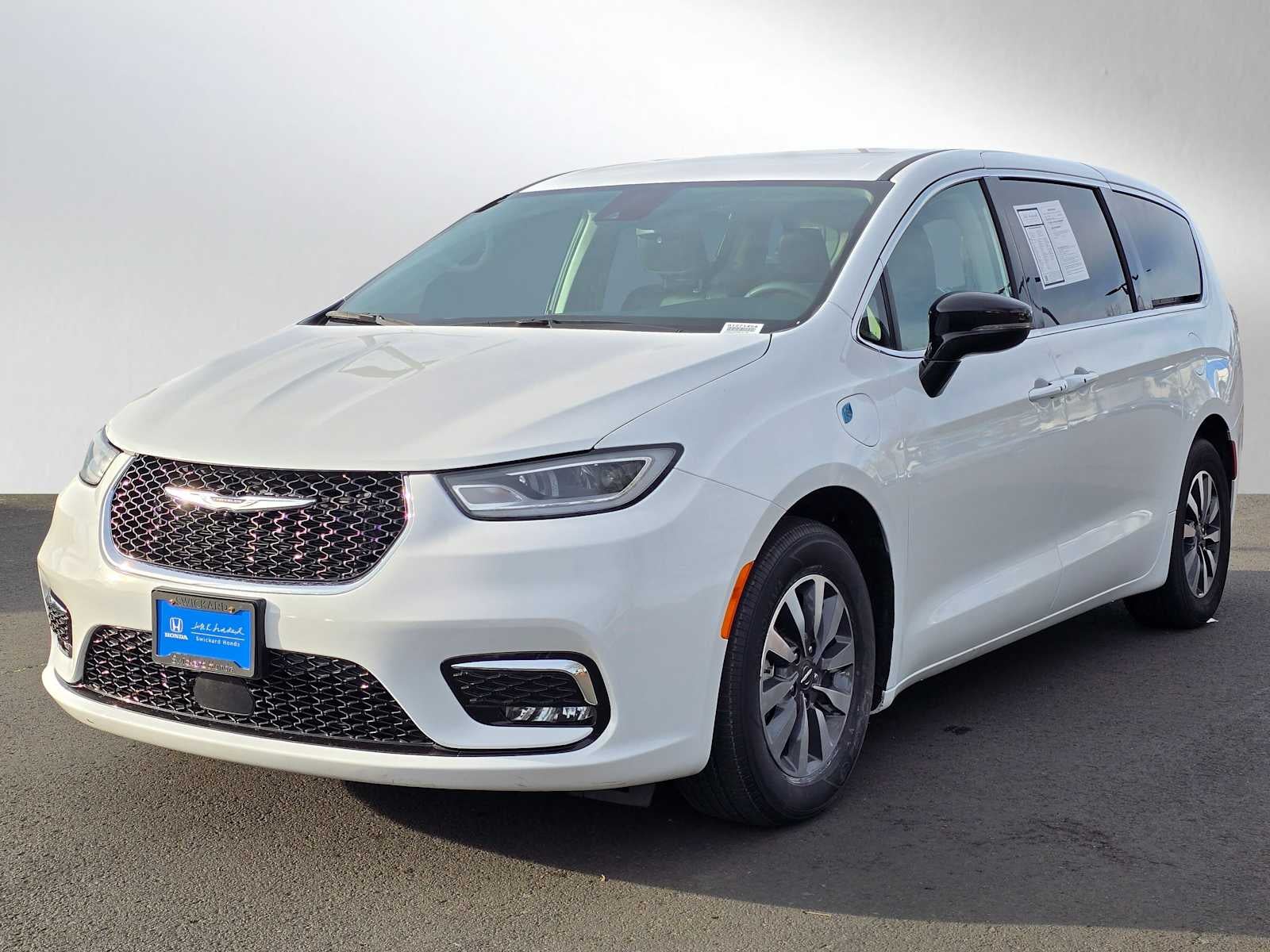 2024 Chrysler Pacifica Hybrid Select