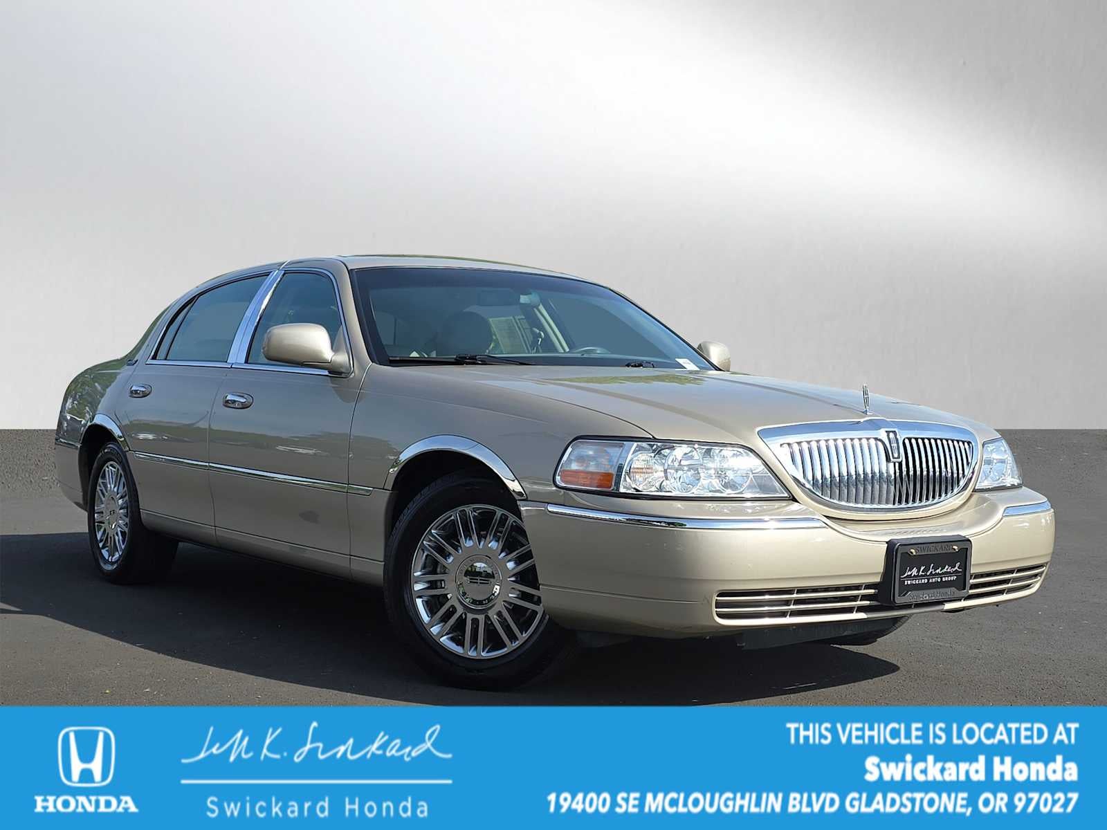 2010 Lincoln Town Car Signature Limited