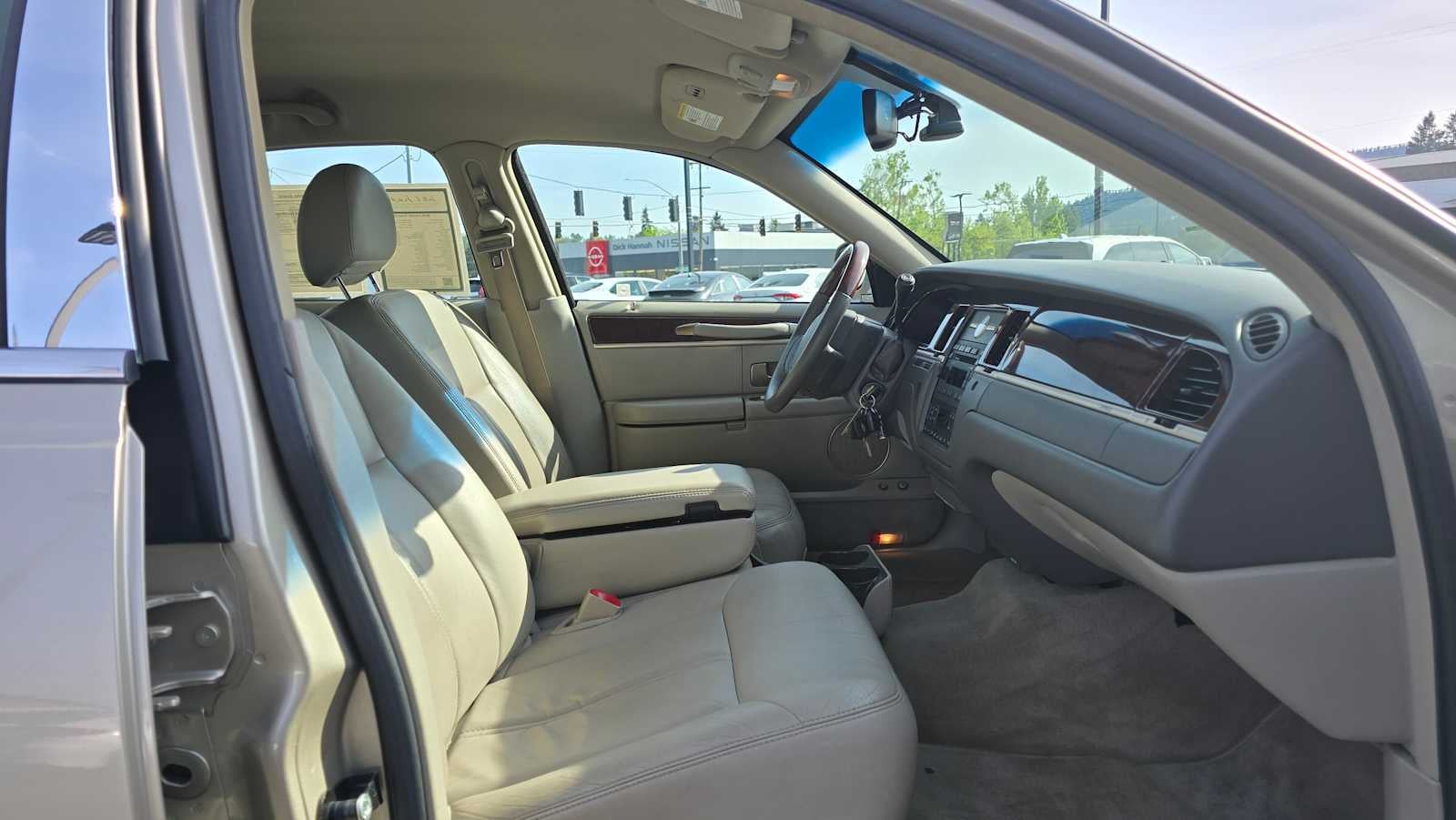 2010 Lincoln Town Car Signature Limited