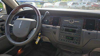 2010 Lincoln Town Car Signature Limited