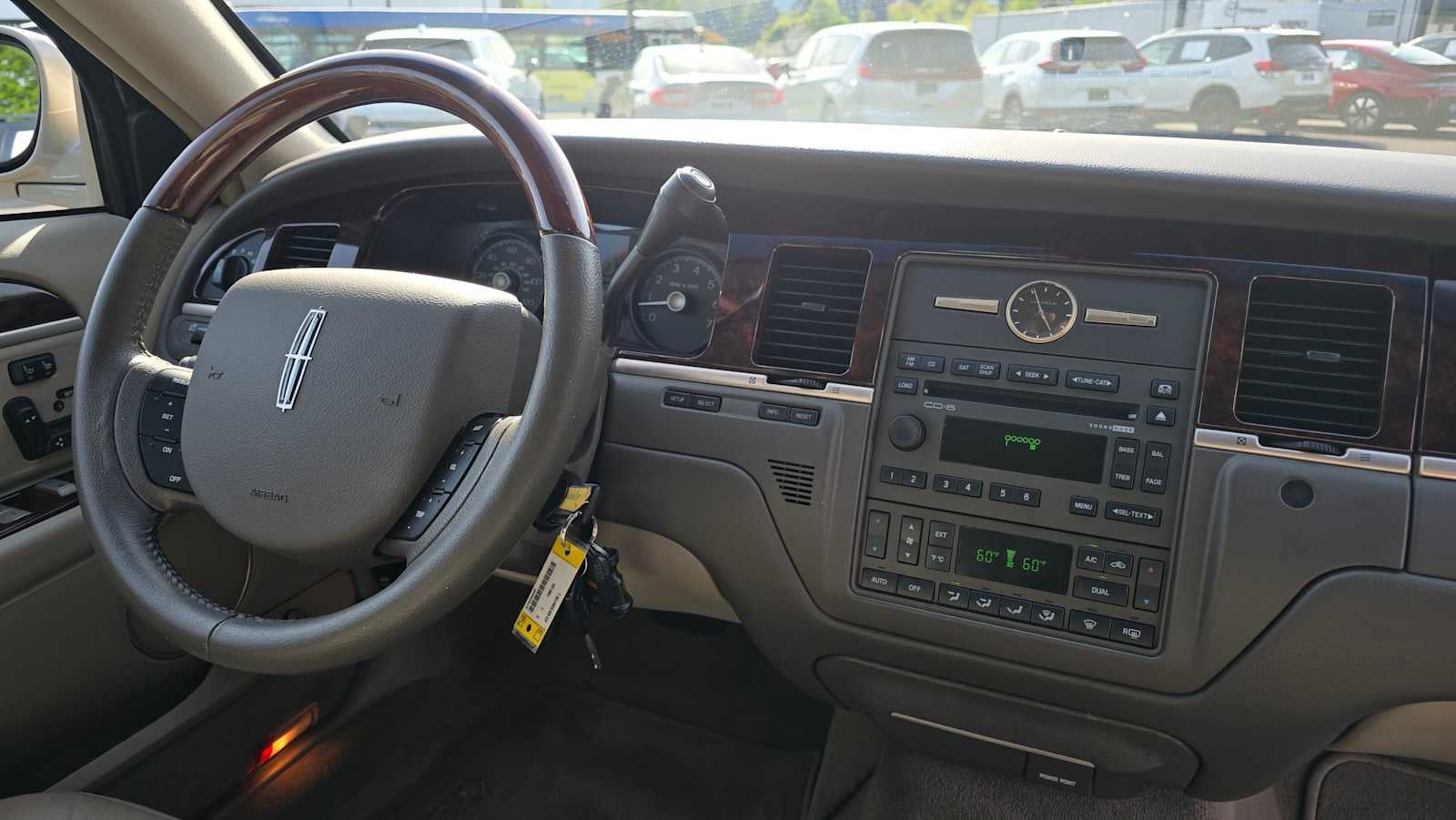 2010 Lincoln Town Car Signature Limited