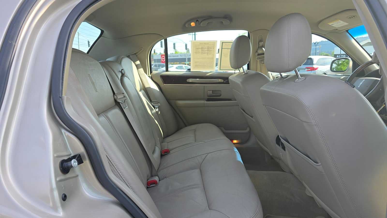 2010 Lincoln Town Car Signature Limited