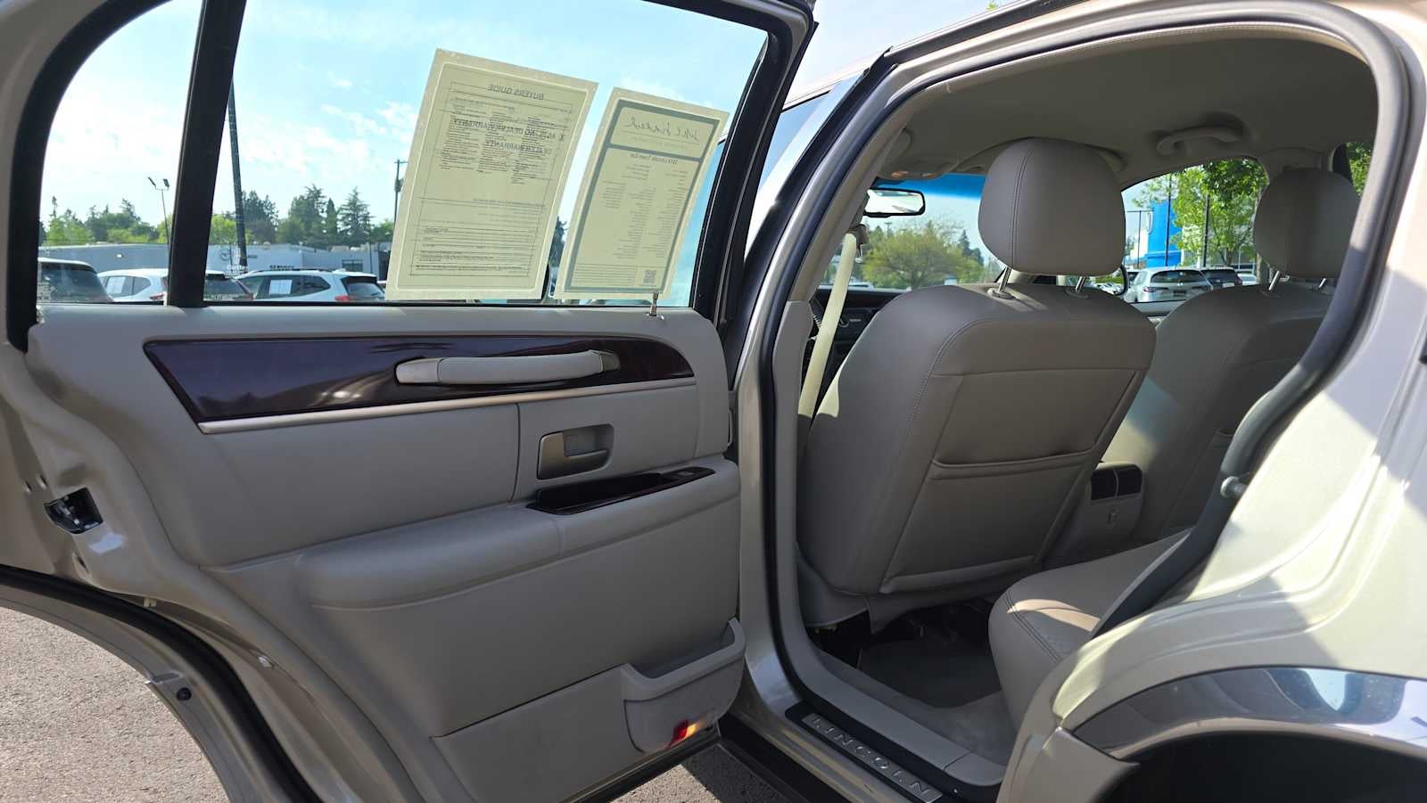 2010 Lincoln Town Car Signature Limited