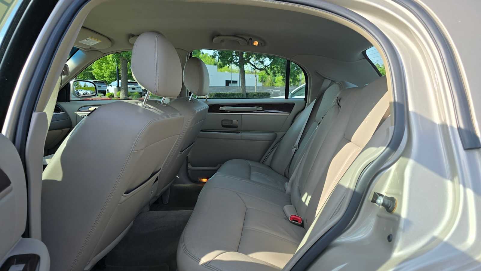 2010 Lincoln Town Car Signature Limited
