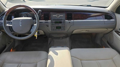 2010 Lincoln Town Car Signature Limited