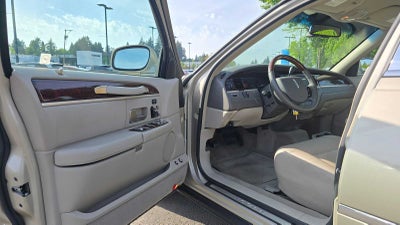 2010 Lincoln Town Car Signature Limited