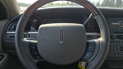 2010 Lincoln Town Car Signature Limited