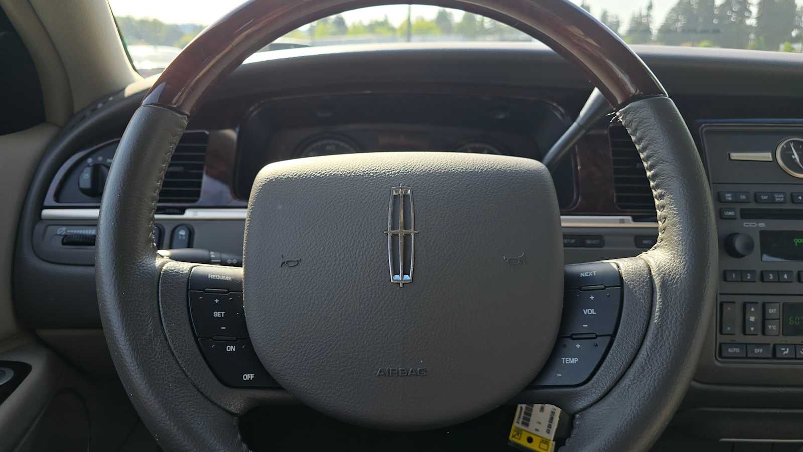 2010 Lincoln Town Car Signature Limited