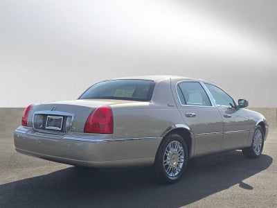 2010 Lincoln Town Car Signature Limited