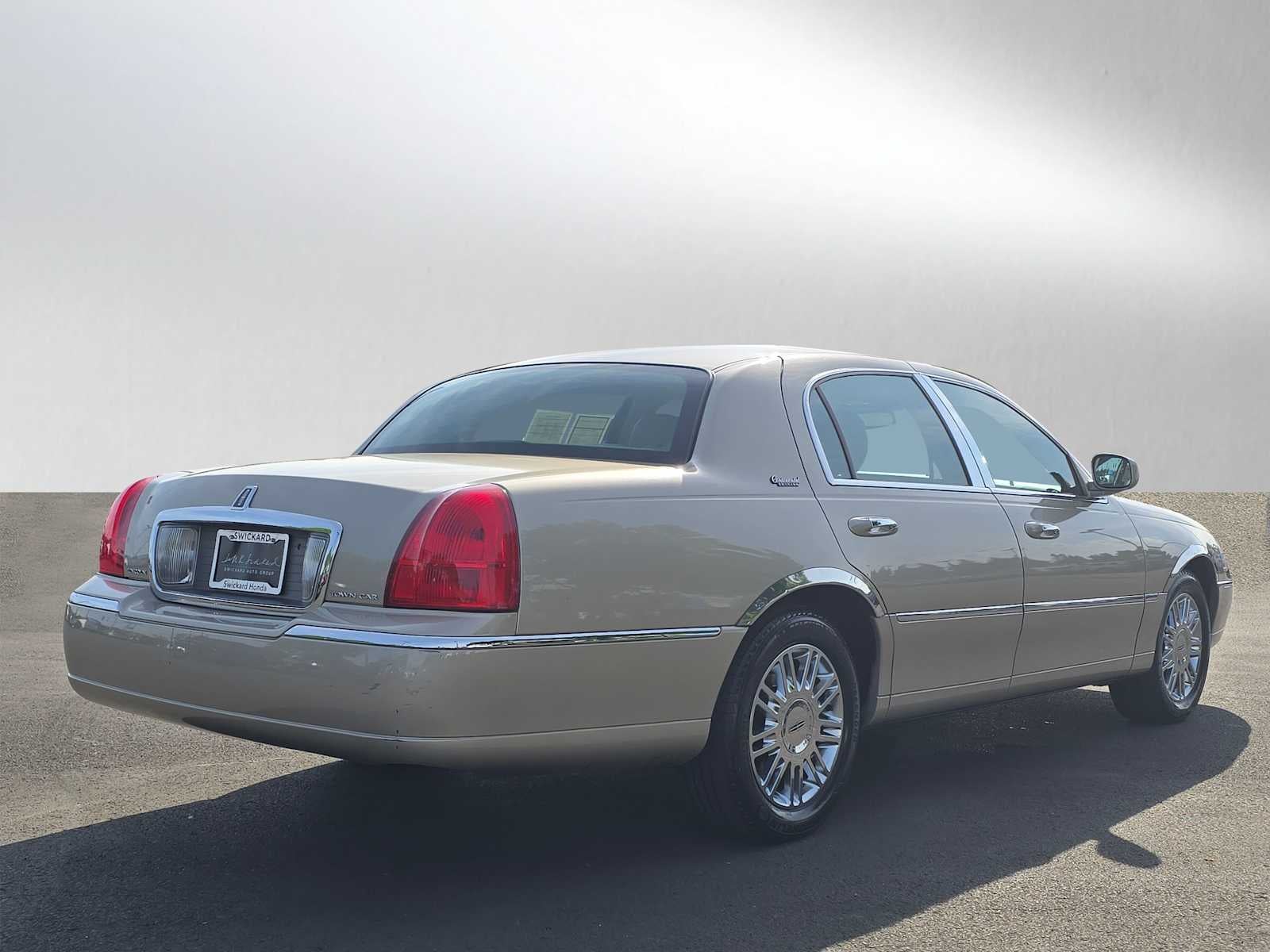 2010 Lincoln Town Car Signature Limited