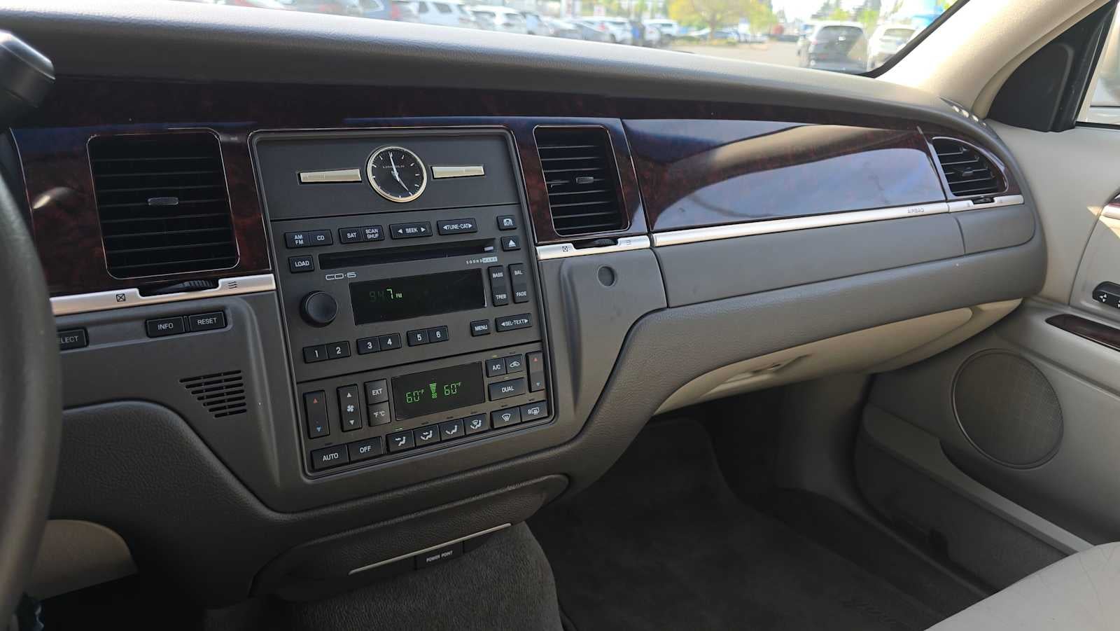 2010 Lincoln Town Car Signature Limited